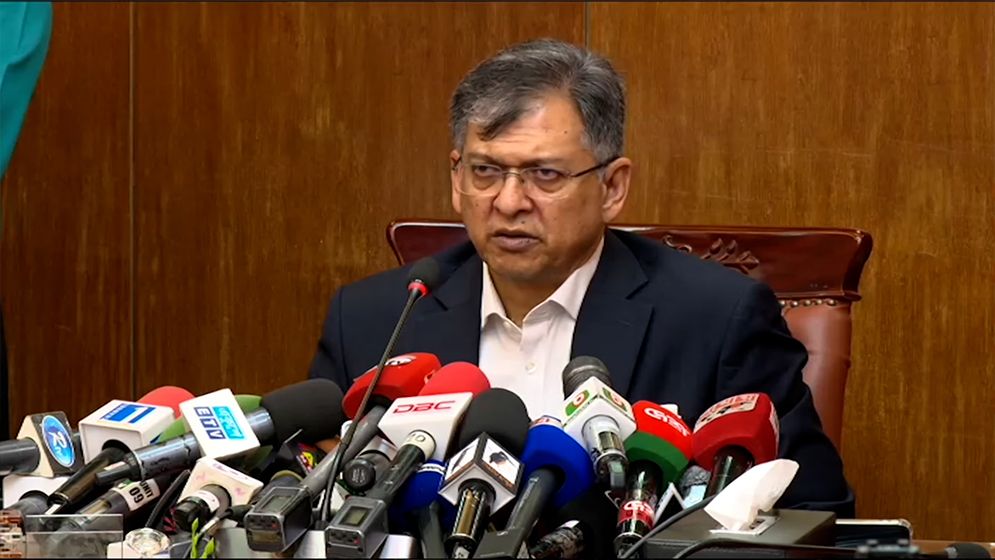 শেখ হাসিনাকে আইনি প্রক্রিয়ায় দেশে ফিরিয়ে আনতে চায় সরকার: স্বরাষ্ট্রমন্ত্রী...