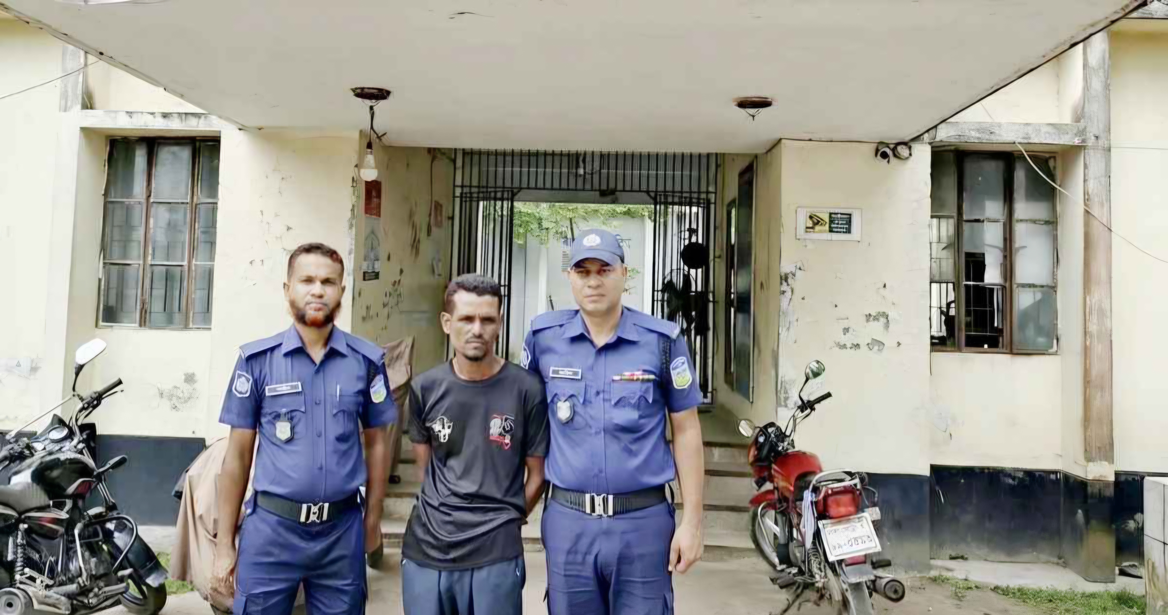 ময়মনসিংহে মেয়েকে ধর্ষণের অভিযোগে বাবা গ্রেপ্তার