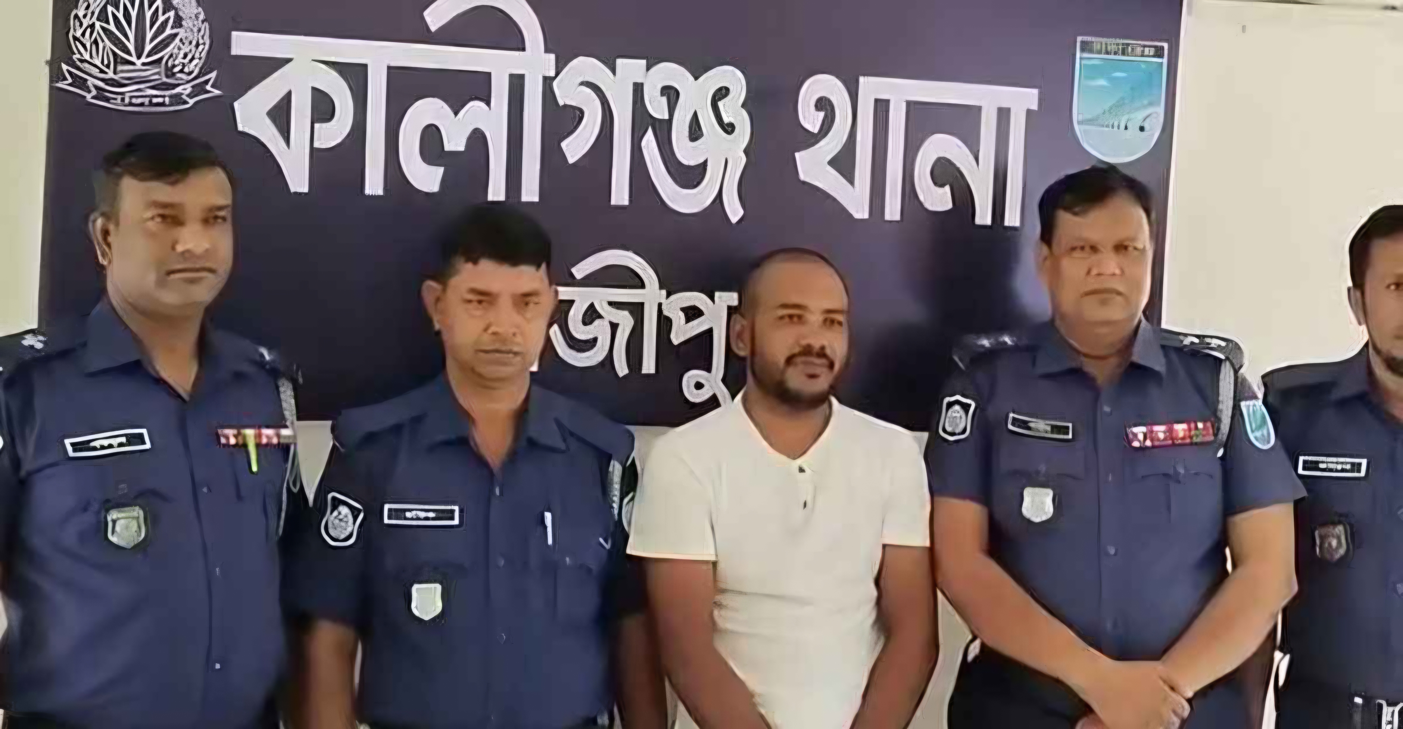 স্ত্রীকে ‘কালোজাদু’র অভিযোগ, শ্বশুরকে কুপিয়ে হত্যার পর থানায়
